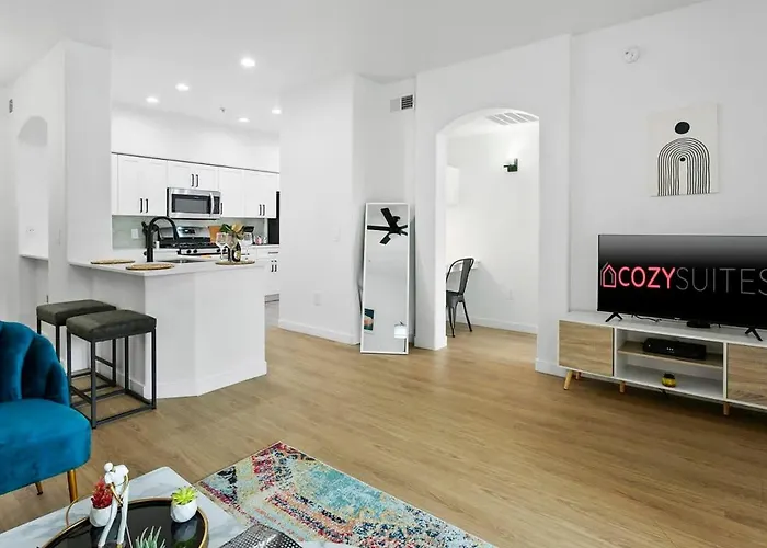 Cozysuites By The Stadium With Pool 02 Glendale