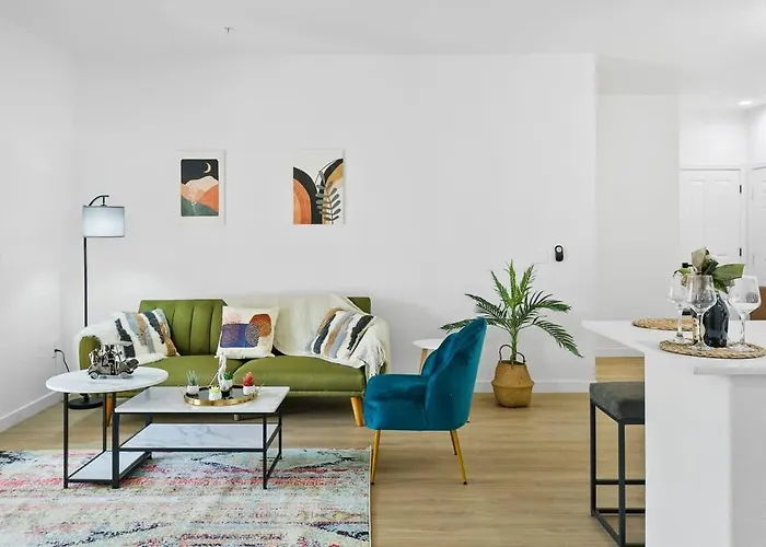 Cozysuites By The Stadium With Pool 02 *