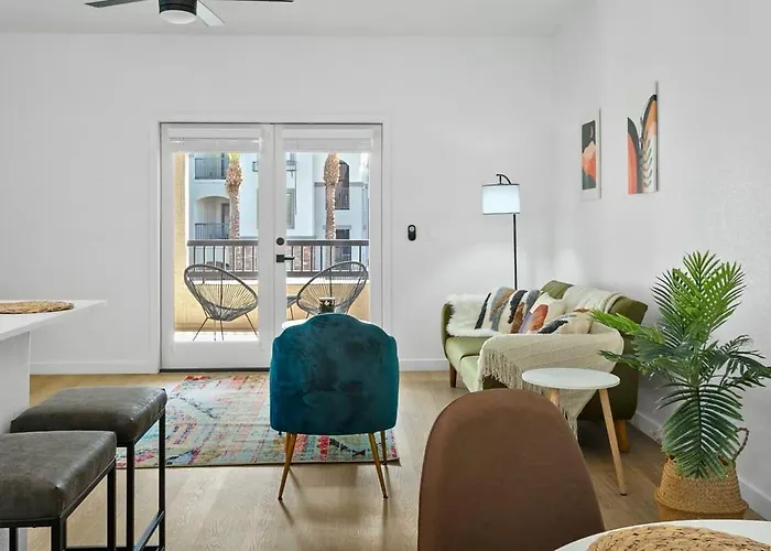 Cozysuites By The Stadium With Pool 02 Apartment Glendale
