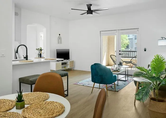 Cozysuites By The Stadium With Pool 02 Apartment