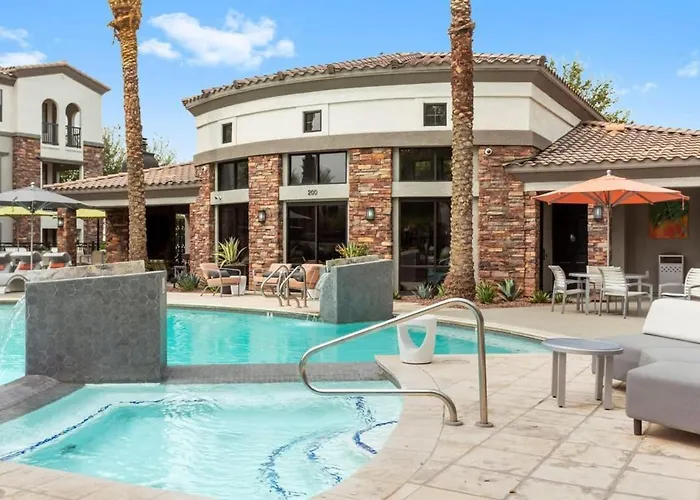 Cozysuites By The Stadium With Pool 02 *