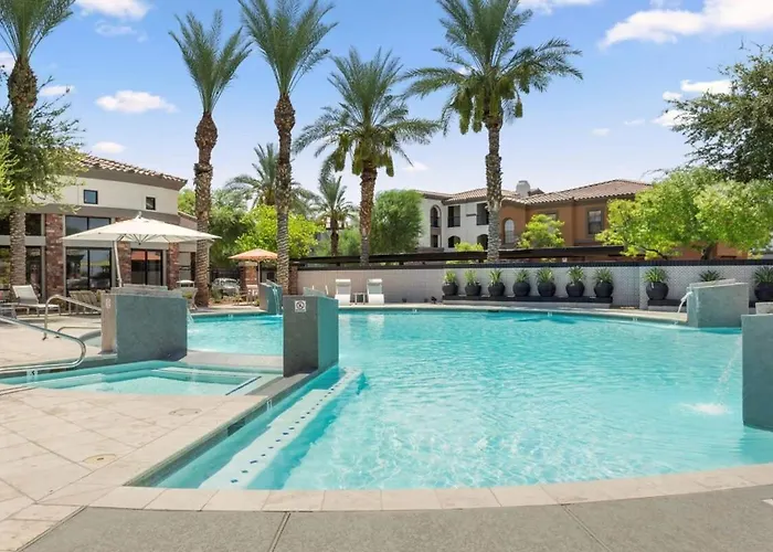 Cozysuites By The Stadium With Pool 02 *