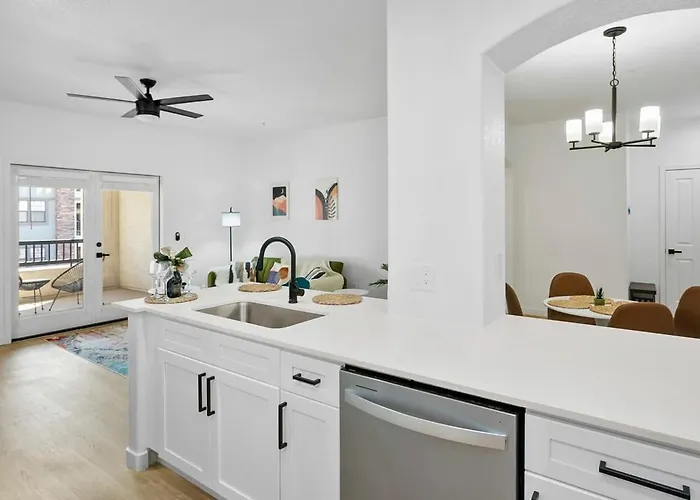 Apartment Cozysuites By The Stadium With Pool 02