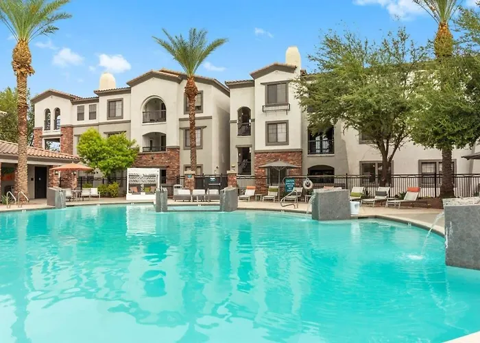 Cozysuites By The Stadium With Pool 02 Glendale