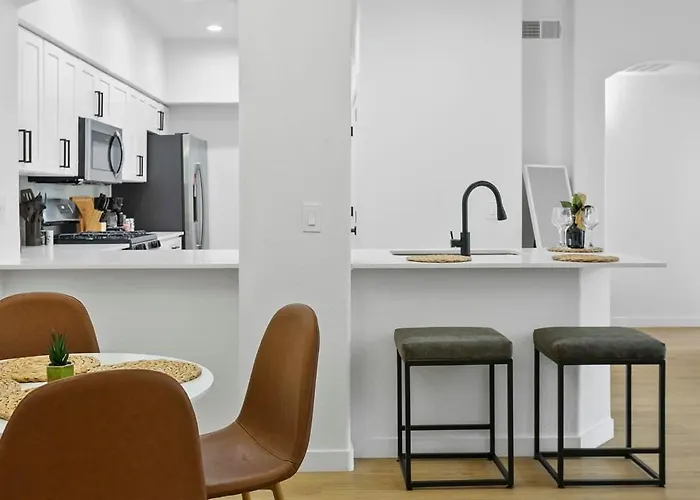Cozysuites By The Stadium With Pool 02 Apartment