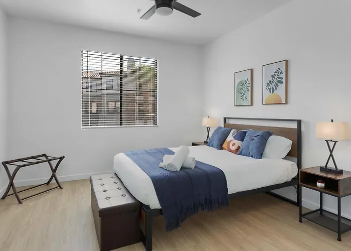 Apartment Cozysuites By The Stadium With Pool 02