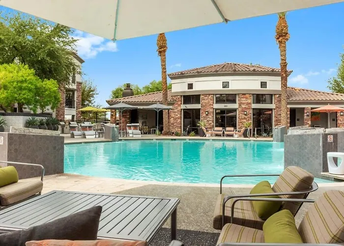 Cozysuites By The Stadium With Pool 02 *
