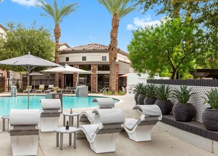 Cozysuites By The Stadium With Pool 02 Apartment *