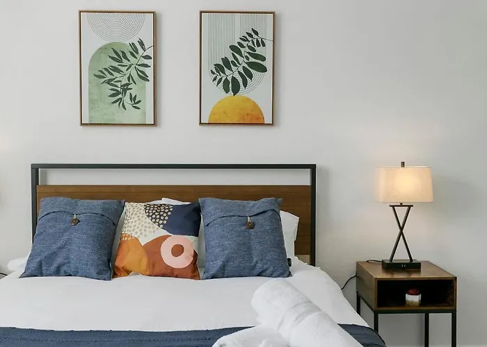 Cozysuites By The Stadium With Pool 02 *