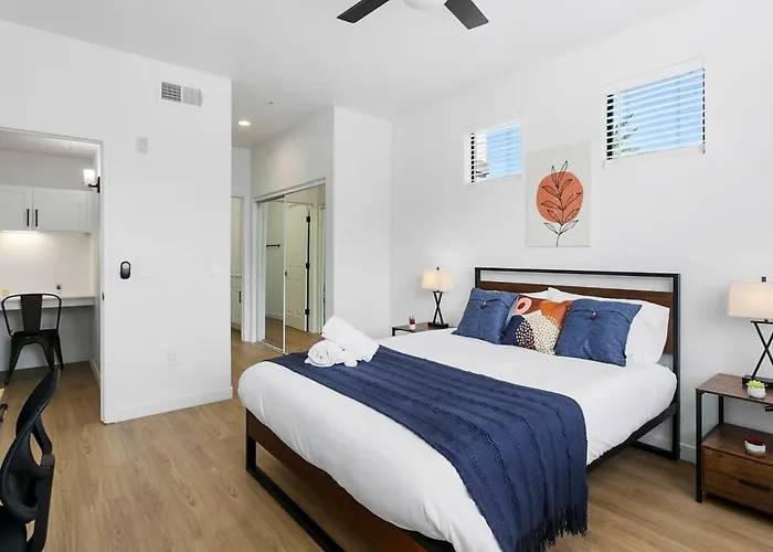 Cozysuites By The Stadium With Pool 02 * Glendale