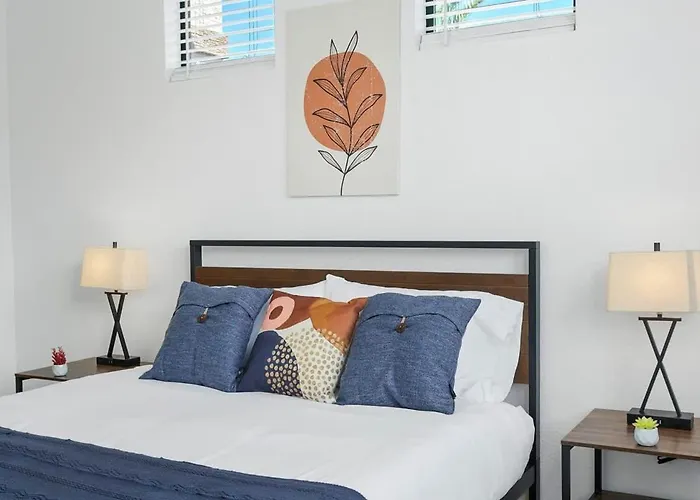 Apartment Cozysuites By The Stadium With Pool 02