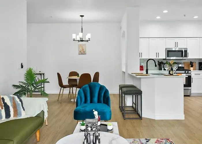 Cozysuites By The Stadium With Pool 02 Apartment Glendale